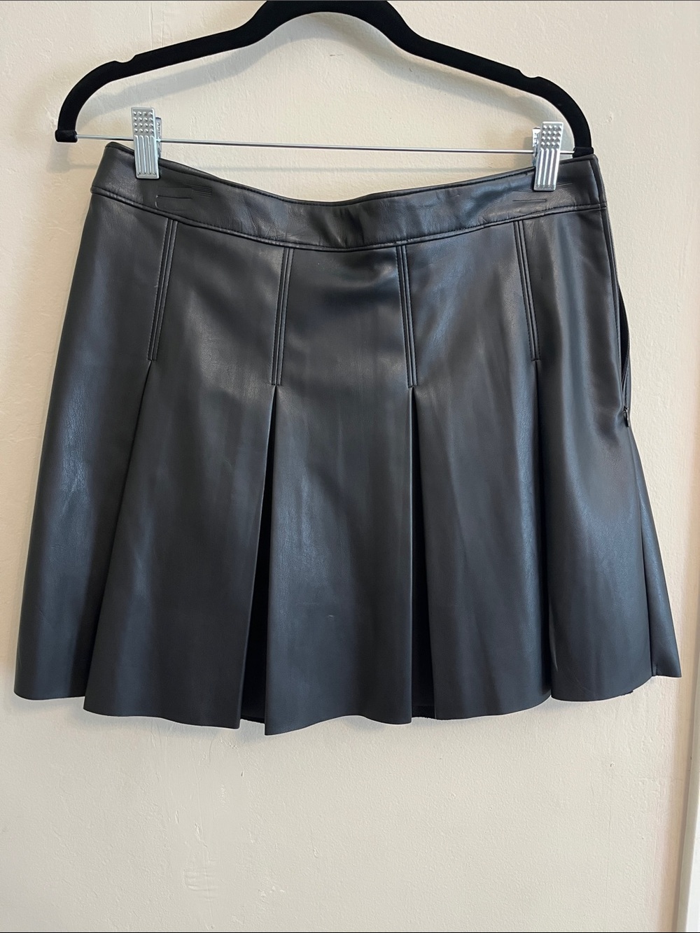 Hollister Faux Leather Black Pleated Skirt Size large NWT